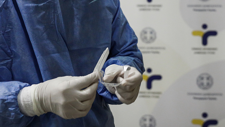 Στο αρχείο η υπόθεση που ήθελε τον ΕΟΔΥ να διατηρεί «διπλά βιβλία» για την καταγραφή περιστατικών κορωνοϊού